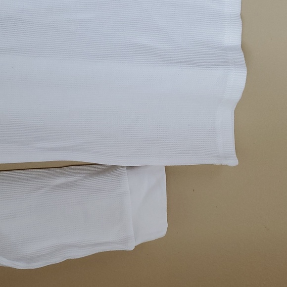 Old Navy maroon long sleeve with print & plain white long sleeve bundle - Picture 10 of 13